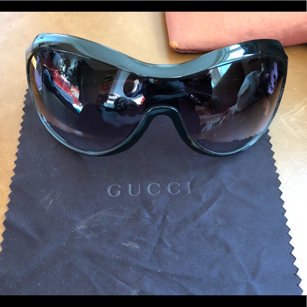 Pre Loved Gucci Wrap Around Sunglasses